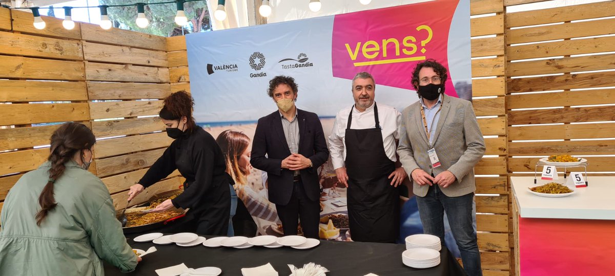 GVAturisme's tweet photo. 😋¡Mireu l'expectació que alça #LExquisitMediterrani en el #BDelicious de @BTravelShow!
🗣️"Venim a difondre la nostra gastronomia identitaria. En aquesta fira se sent que afrontem la temporada amb optimisme" @FraColomer👉📃https://t.co/qU7hLvIFWU https://t.co/J12KoGutsh