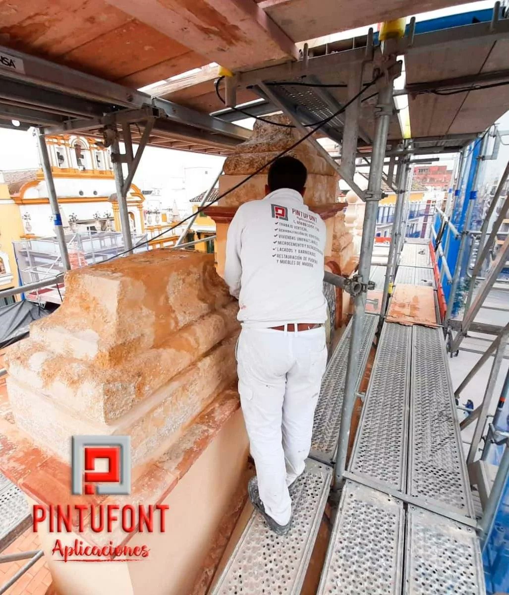 Pintufont1's tweet photo. Hay #trabajos que son #Especiales por su #GranValor, y este en particular es uno de ellos, nos encontramos #trabajando en el emblemático #ArcoDeLaMacarena #Sevilla, realizando #Enjabelgado de #ParamentosdeFachada sobre #MorterosdeCal. #jabelga #puestaapunto #rehabilitacion #arco https://t.co/fGeyRpFE3w