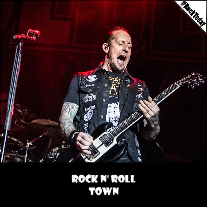 RockNRollTown's tweet photo. #RockToday
📅 01/04/1975 📅

Γεννιέται ο Michael Poulsen 🤘🏻, τραγουδιστής των @VOLBEAT 🤘🏻.

#RnRT #Towners #MichaelPoulsen #Volbeat #HappyBirthday #HappyBirthdayMichaelPoulsen #VolbeatFans #HeavyMetal #Music #MusicHistory #TodayInMusic #TodayInRock #TodayInMetal https://t.co/lvmWHUu1Q6