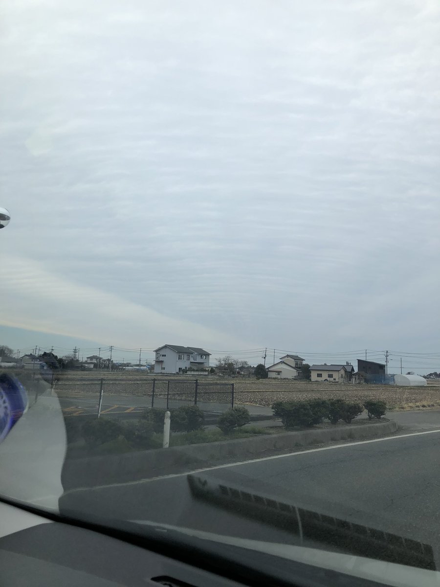 arekij8's tweet photo. @zqElIGXKJr2SAHS 福島県の朝に撮影した上空の写真ですなにかわかる方いたらコメントください https://t.co/kW2vwL8LHW