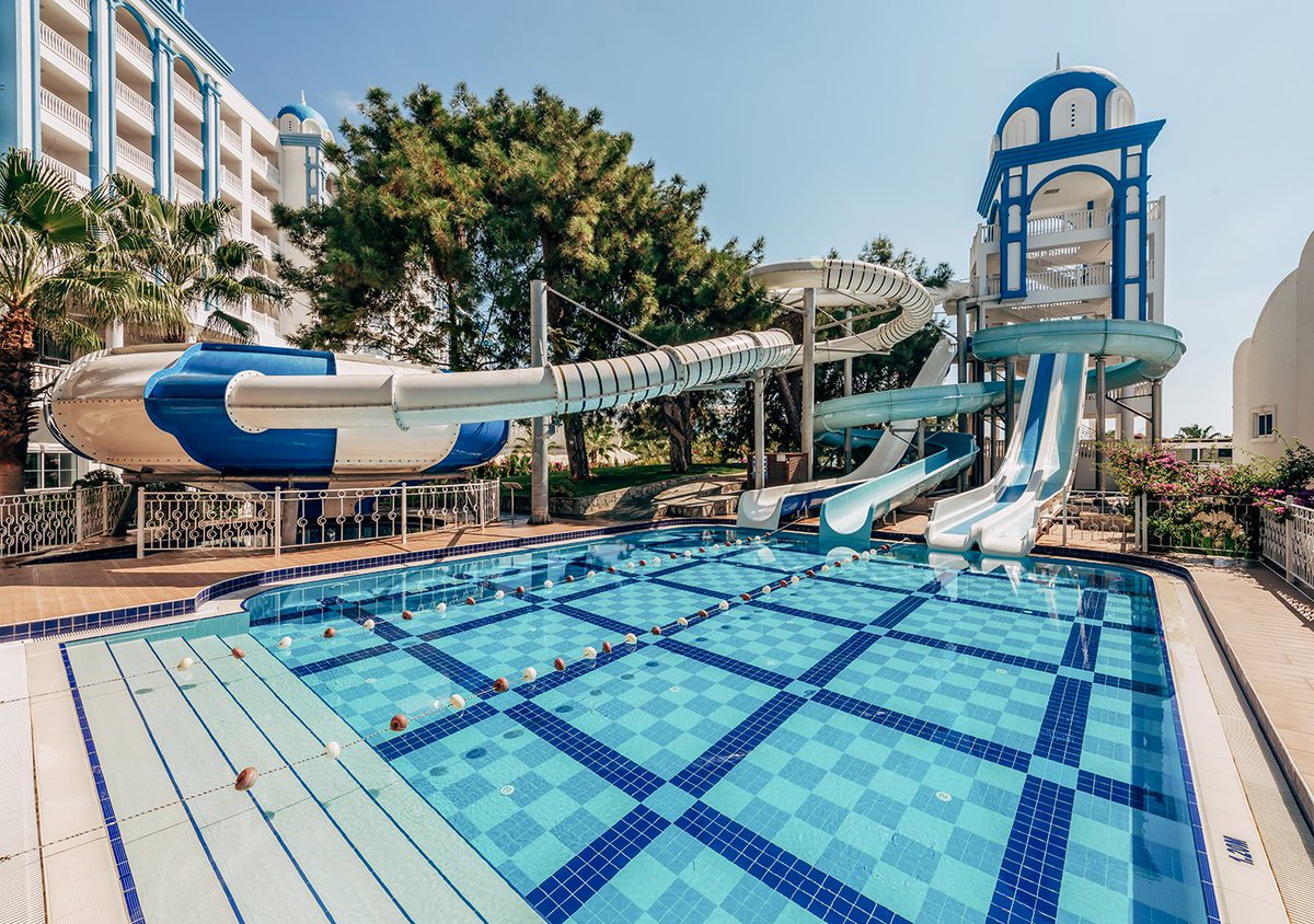 The world of Rubi Platinum is waiting for you with entertainment and its unique Nature.

Eğlence ve eşsiz doğa ile dolu Rubi Platinum dünyası sizi bekliyor.