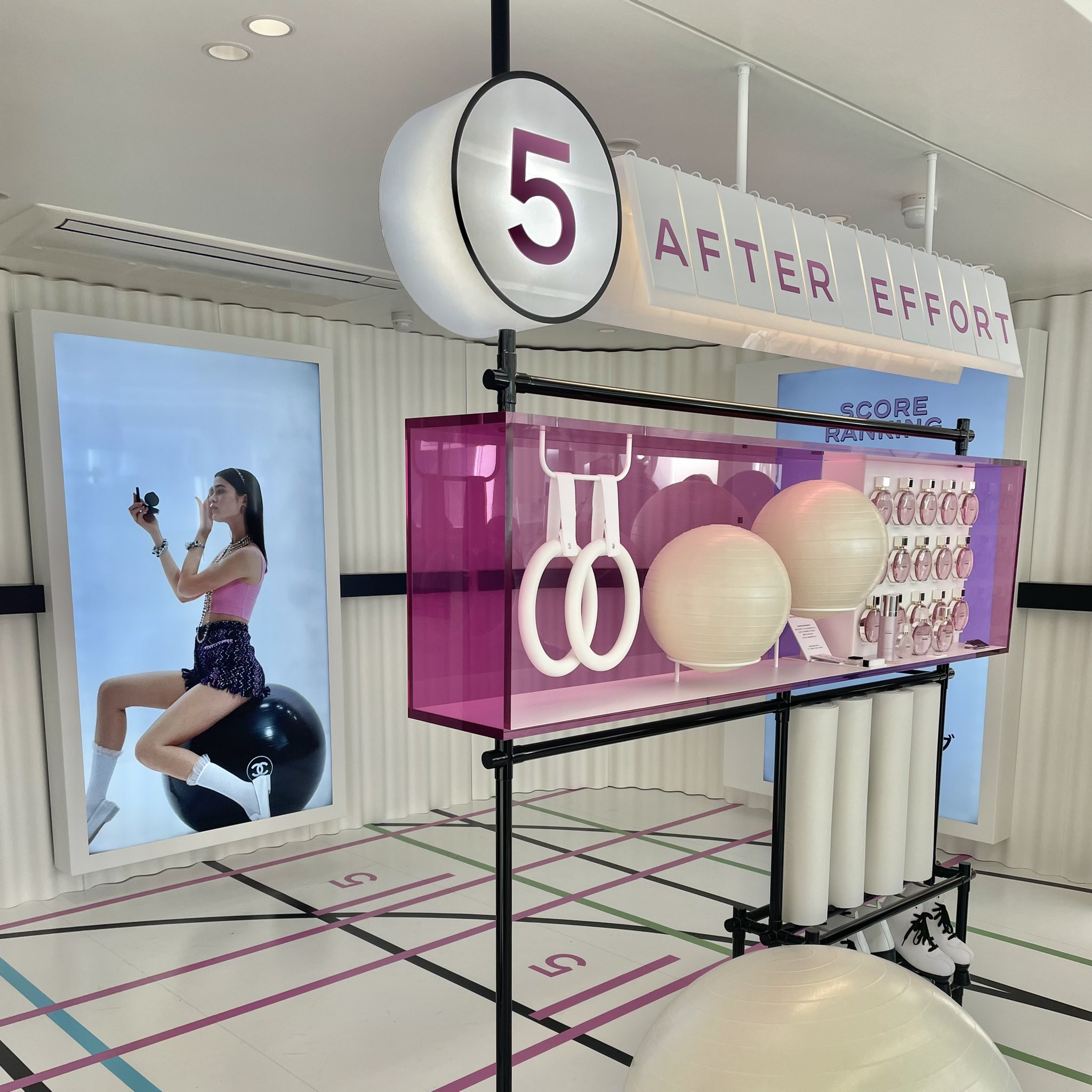 カナ シャネルのビューティーハウスでメイクレッスン して貰ったんだけど プロに全アイシャドウの中から似合う色教えて貰えて それの使い方はもちろん 似合う塗り方から目を大きく見せるテクまでマジで何でも教えて貰えて神だった ほんとに 無料で良いの