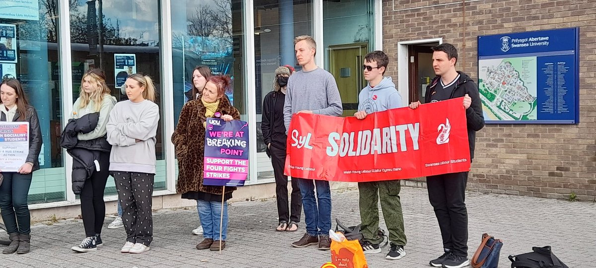 students_staff's tweet photo. #Studentsandstaff #UCUStrikes 
Listen to your students and staff @SwanseaUni 📣 https://t.co/PChAXxNaqD
