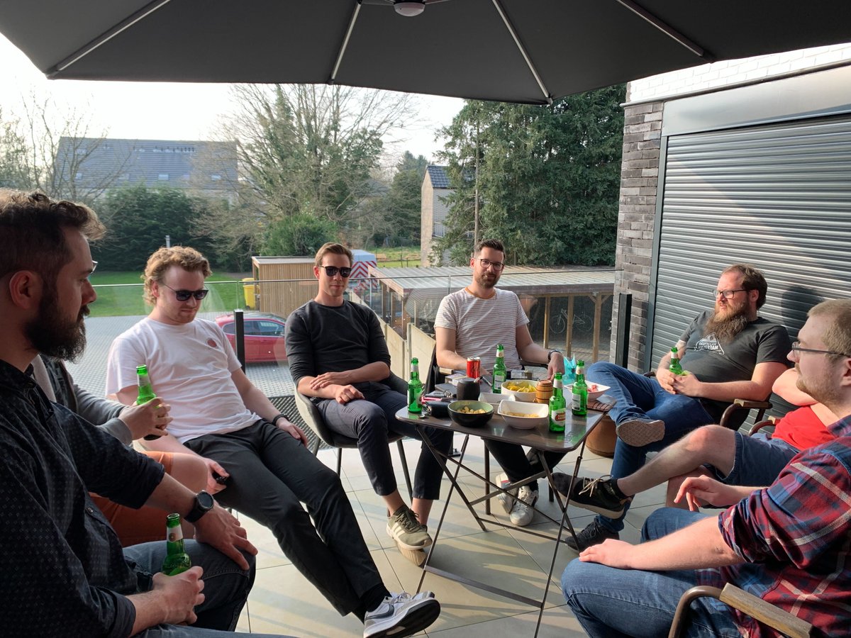 Wat missen we het goeie weer nu al! 🥶

#Throwback naar het goede weer ☀️ van de afgelopen dagen. Gezellig tafelen met de #collega's en #genieten! 💜

Binnen onze productstudio werk je mee aan de apps van morgen. 🤩Interesse? Ontdek hier onze #vacatures 👉🏻 bit.ly/3Lxp1O9