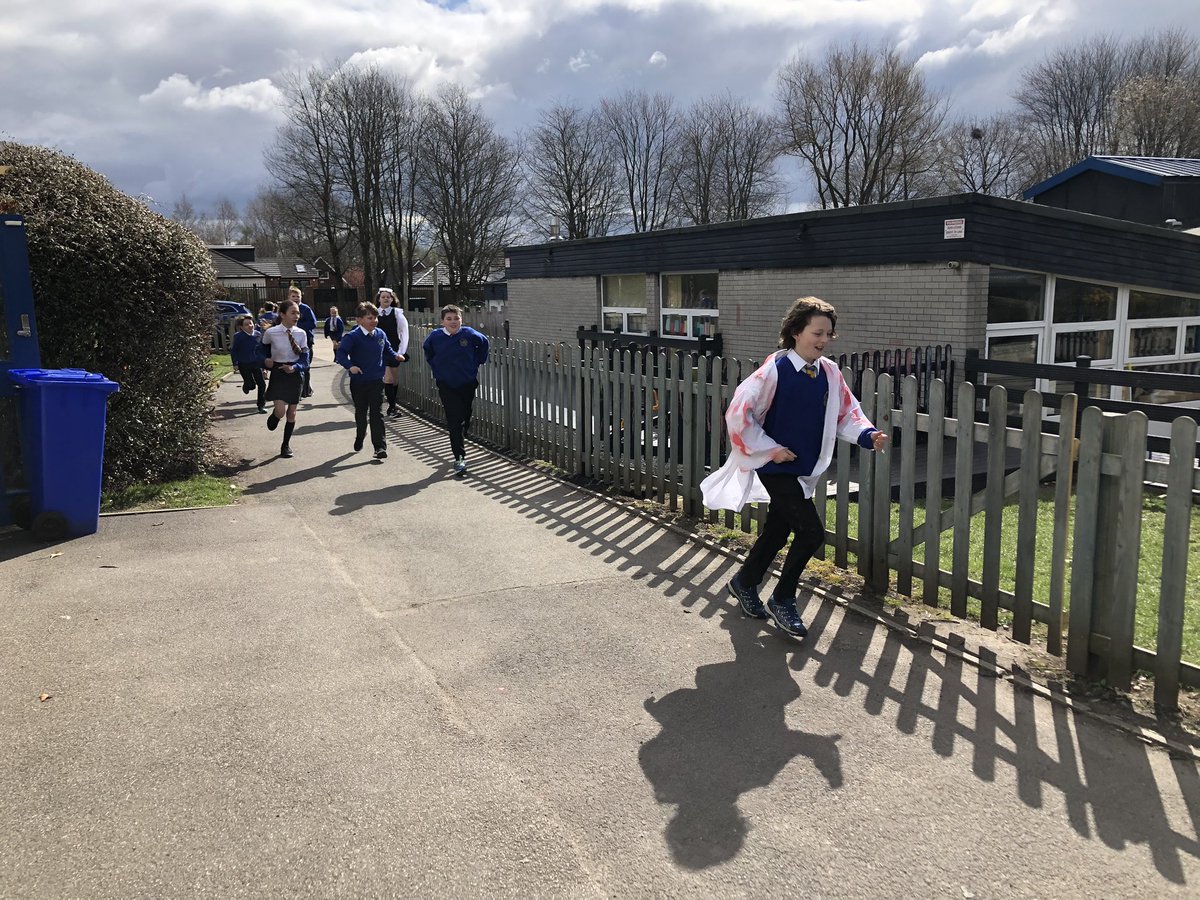 JamesBrindleyPS's tweet image. Year 6 have been investigating how exercise affects our heart rate this morning! #britishscienceweek2022