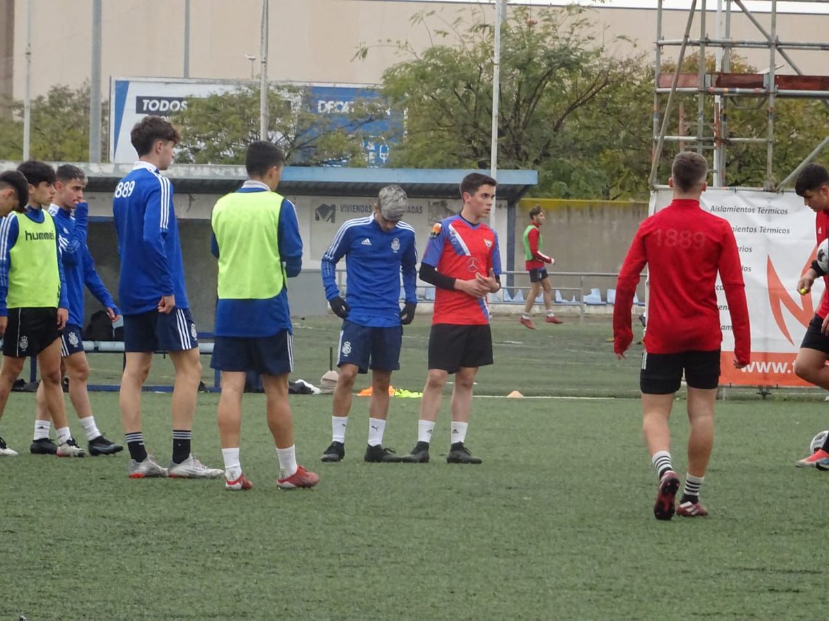 arochecf's tweet photo. Los hijos abandonan el hogar. Es ley de vida. Un jugador que ha deleitado al Nuevo San Mamés y otros campos que ha pisado. José Pedro Lobo se nos marcha al Decano del Fútbol Español. Cuídalo @recreoficial #Recre ¡¡ Mucha suerte José Pedro !! #NoSomosUnClubSomosUnPueblo ❤️💙❤️💙❤️ https://t.co/tZ2Bf0wcfL