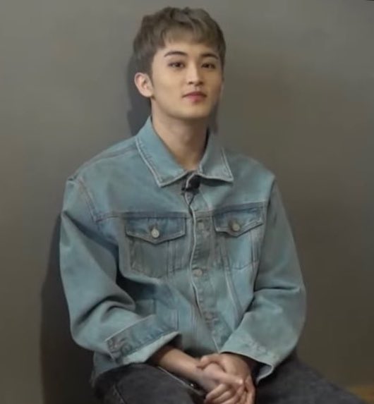 Ieemarkees's tweet photo. mark grew up so well :( https://t.co/0Qg7ngqEoM