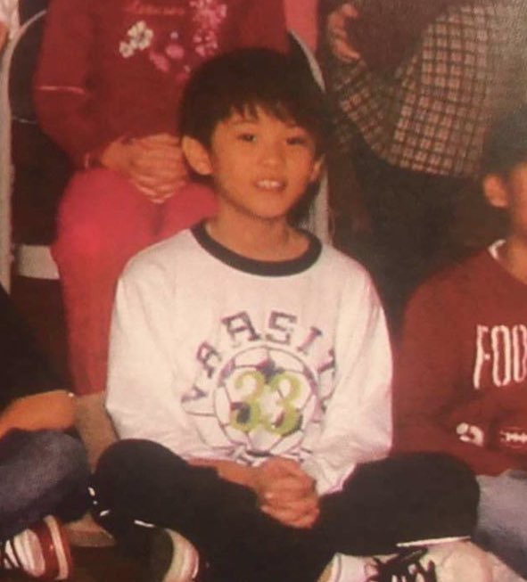 Ieemarkees's tweet photo. mark grew up so well :( https://t.co/0Qg7ngqEoM