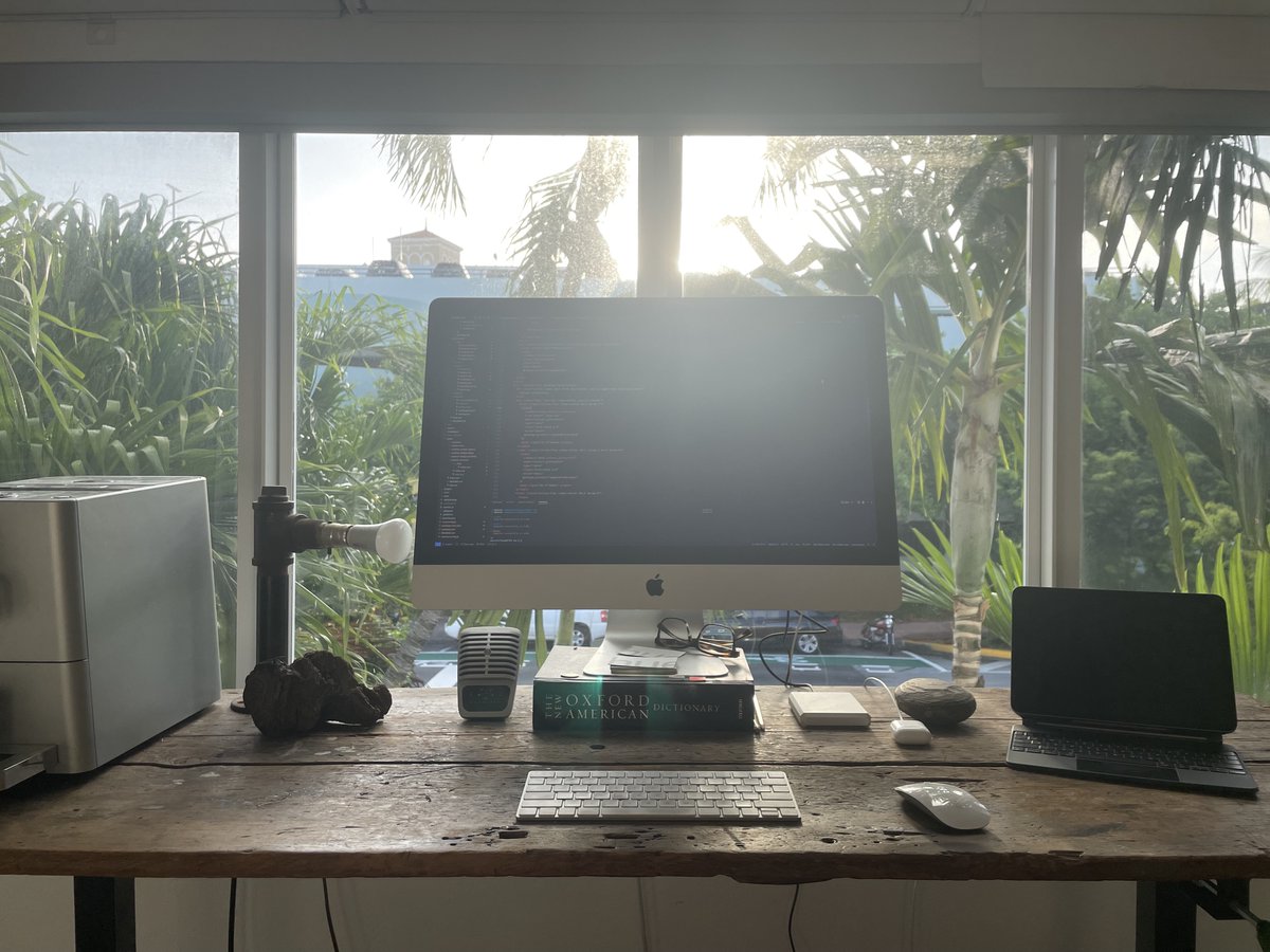 petervhoffman's tweet photo. starting work off right.  #webdeveloper #vuejs #nuxtjs #morningsarethebest #growcreative @hue_studios https://t.co/YycypCKMdC