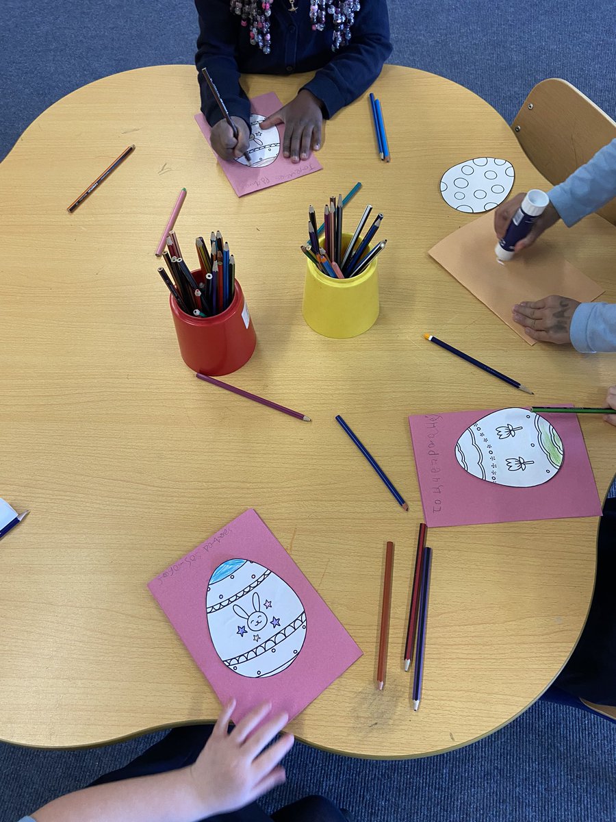 MrsMcAtear's tweet photo. Joyeuses Pâques! We made Easter cards using our knowledge of the French language. 🇫🇷 🐣 @stcatherinespsy https://t.co/zkU8A0yfZ4