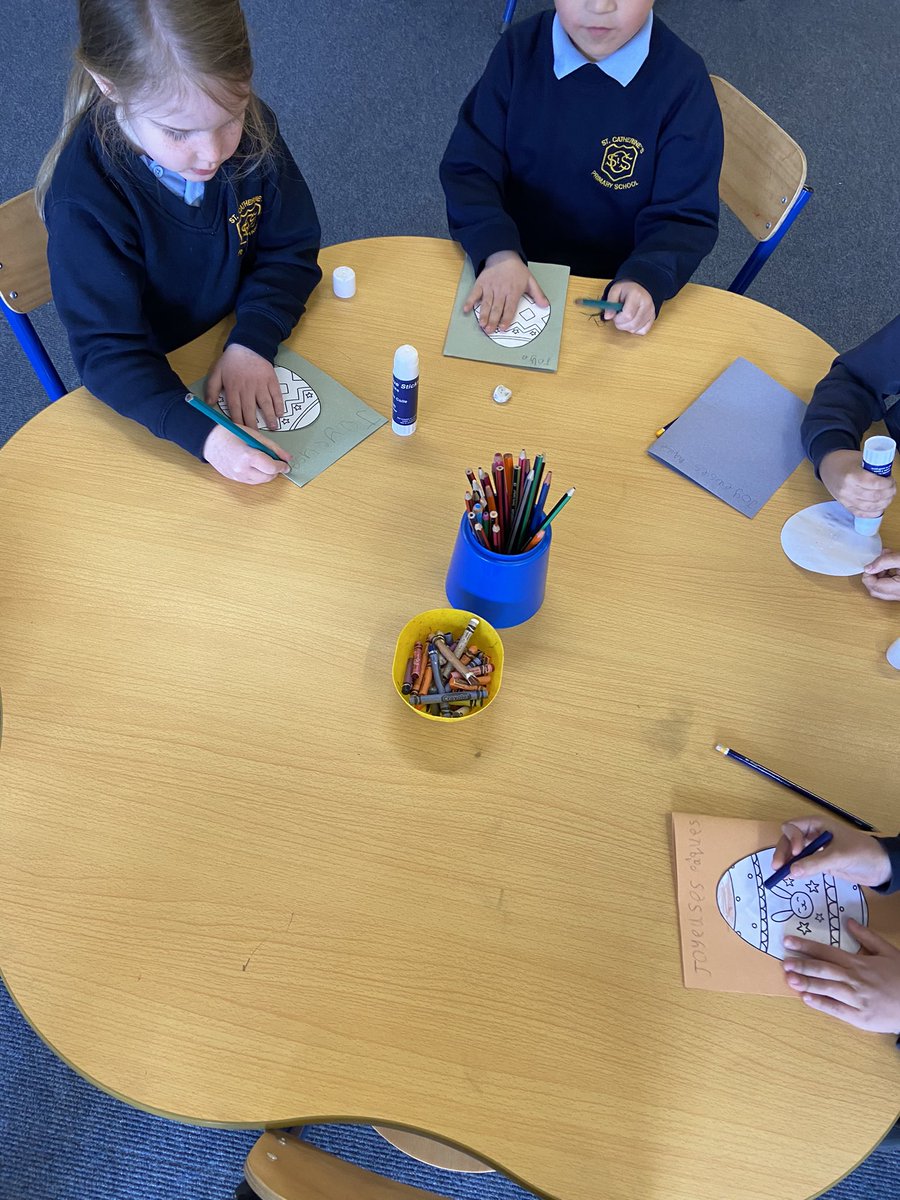 MrsMcAtear's tweet photo. Joyeuses Pâques! We made Easter cards using our knowledge of the French language. 🇫🇷 🐣 @stcatherinespsy https://t.co/zkU8A0yfZ4