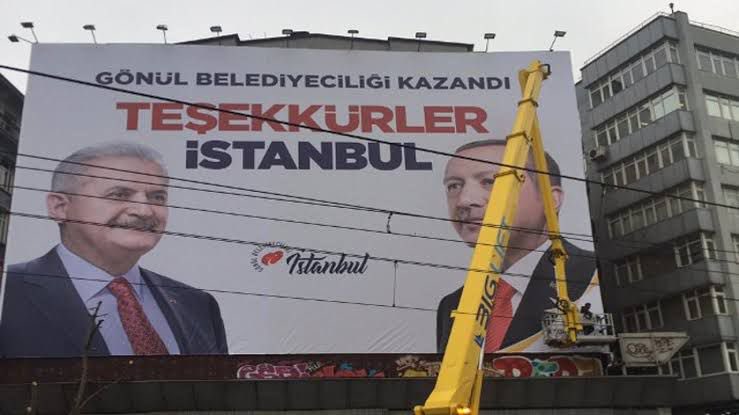 Bugün madem 1 Nisan…
3 yıl önce bugün bütün İstanbul 1 Nisan şakasına uyanmıştı..
Bir şeyler olmuştu ama ne olduğunu anlayamamış 1 nisana yormuş ve çok şakacı olduklarını düşünmüştük:))