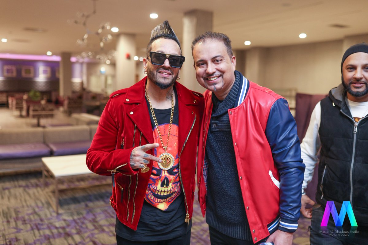 DhillonJoti's tweet photo. Happy birthday to my big bro @jazzyb bhaji.. Waheguru ji Hameshan Chardhi Kala vich Rakhe ji... Jatt Maujan karda aaa... #trendster #Maharaja #CrownPrinceOfBhangra https://t.co/V3zu8gs0OC