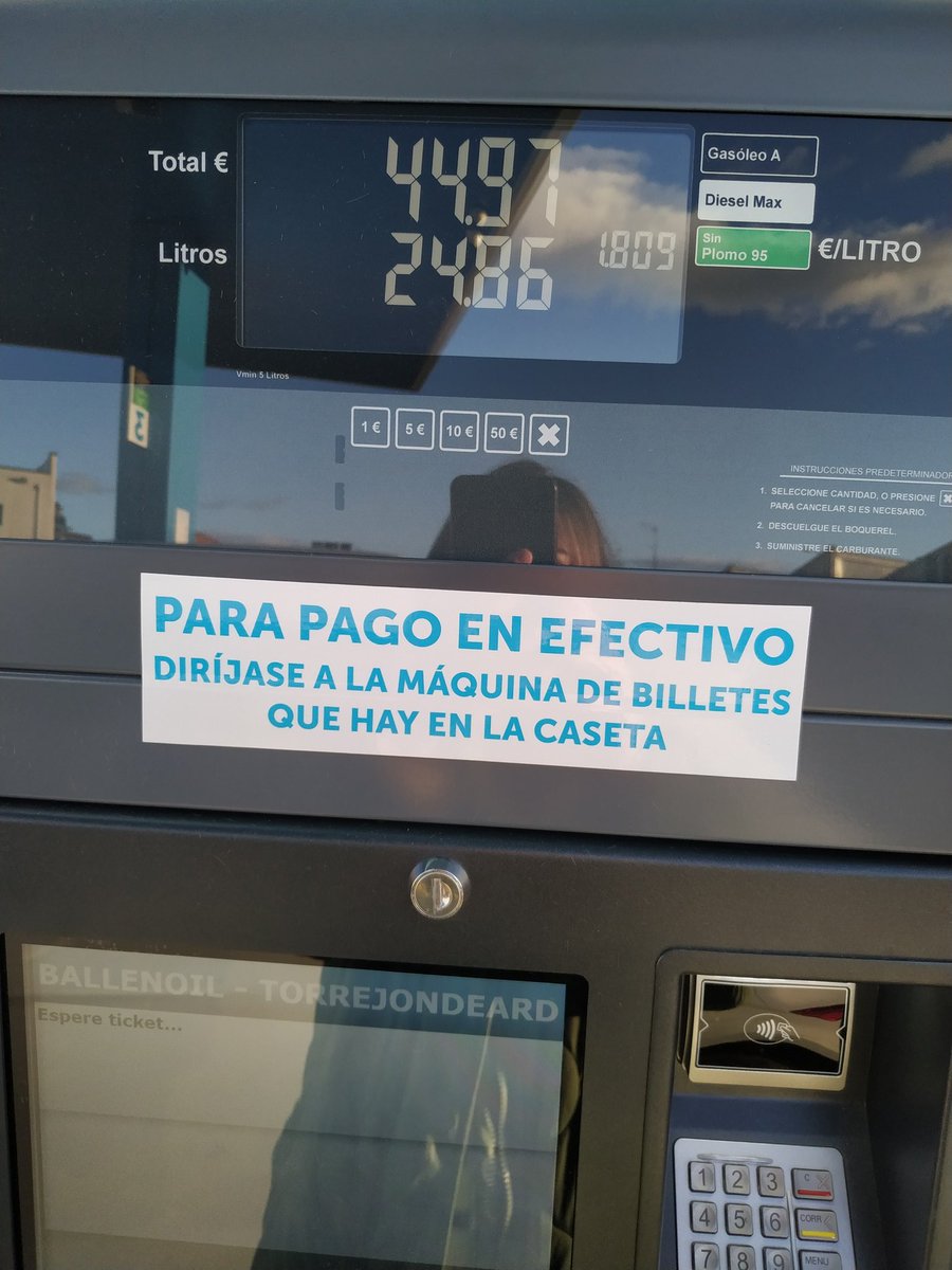 Ddianiyah's tweet photo. @TaniaSS Tu precio es un sueño para mí, esto es lo que me he encontrado yo esta mañana  al repostar y encima tenían "descuento" 😭🤦‍♀️ https://t.co/hvgVMmnKEQ