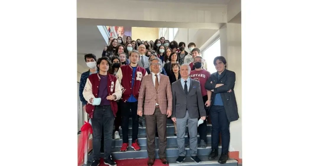 sbuizmirtip's tweet photo. Aralık 2021'de başladığımız "Hekimlik Mesleği ve SBÜ İzmir Tıp Fakültesi Tanıtım Konferansları"mızı Bornova Anadolu Lisesi ile tamamladık.İzmir İLMEM, Okul Yöneticileri, Öğretmenler ve Hocalarımıza teşekkür eder, Öğrencilere YKS 'da başarılar dileriz. @sbuedutr  @BornovaLisesi https://t.co/7KqLbOPLsu