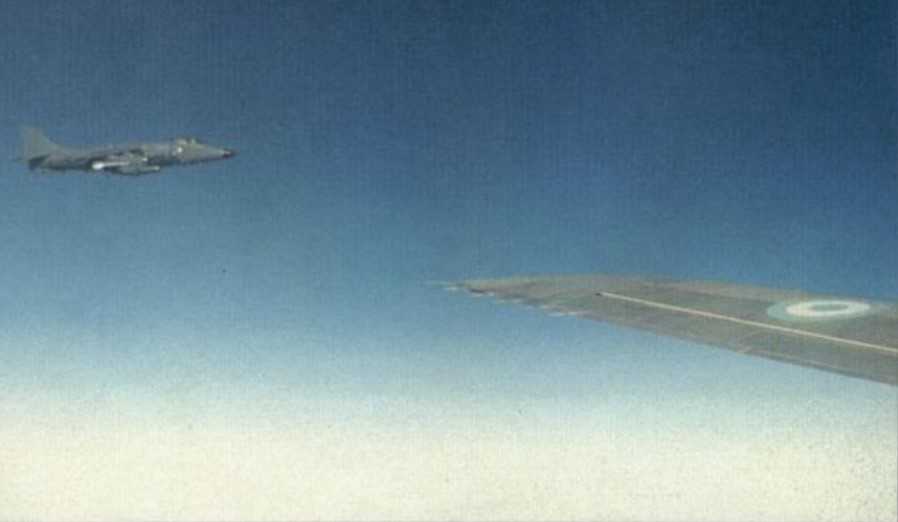 airpower1982's tweet photo. #OTD 21 April 1982, an Argentine #Boeing707 detected the British Carrier Battle Group as it sailed from Ascension. An AIM-9L #Sidewinder-armed #SeaHarrier from #800NAS from #HMSHermes intercepted the intruder at 35,000 feet and 1400 miles northeast of Rio de Janeiro. #Falklands40 https://t.co/JTT6SZkMO5