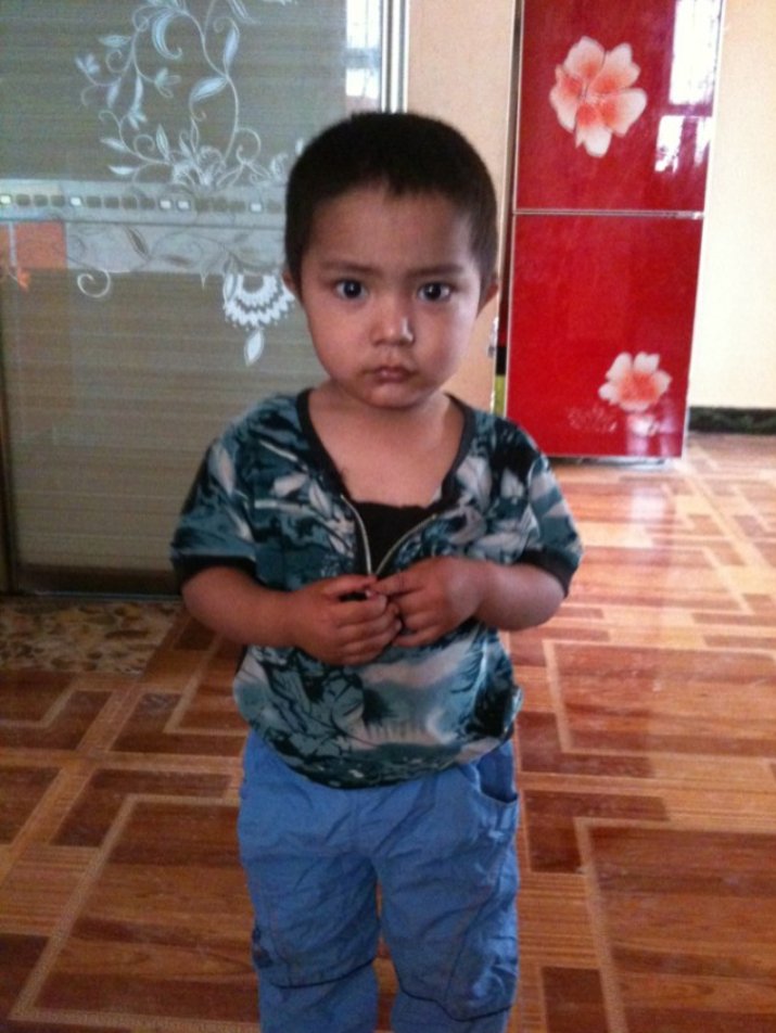 Dört yaşındayken,Çin zulmünden dolayı ayrılmak zorunda kaldığım bu çocuğumun2017vefat ettiğini tam beş sene sonra öğrendim,ama ne sebepten vefat ettiğini öğrenme şansım olmadı.
Bu çağdaş insanlık durumunu gelecek nesiller nasıl değerlendirir?İnsanlık için bundan daha utançmı var?