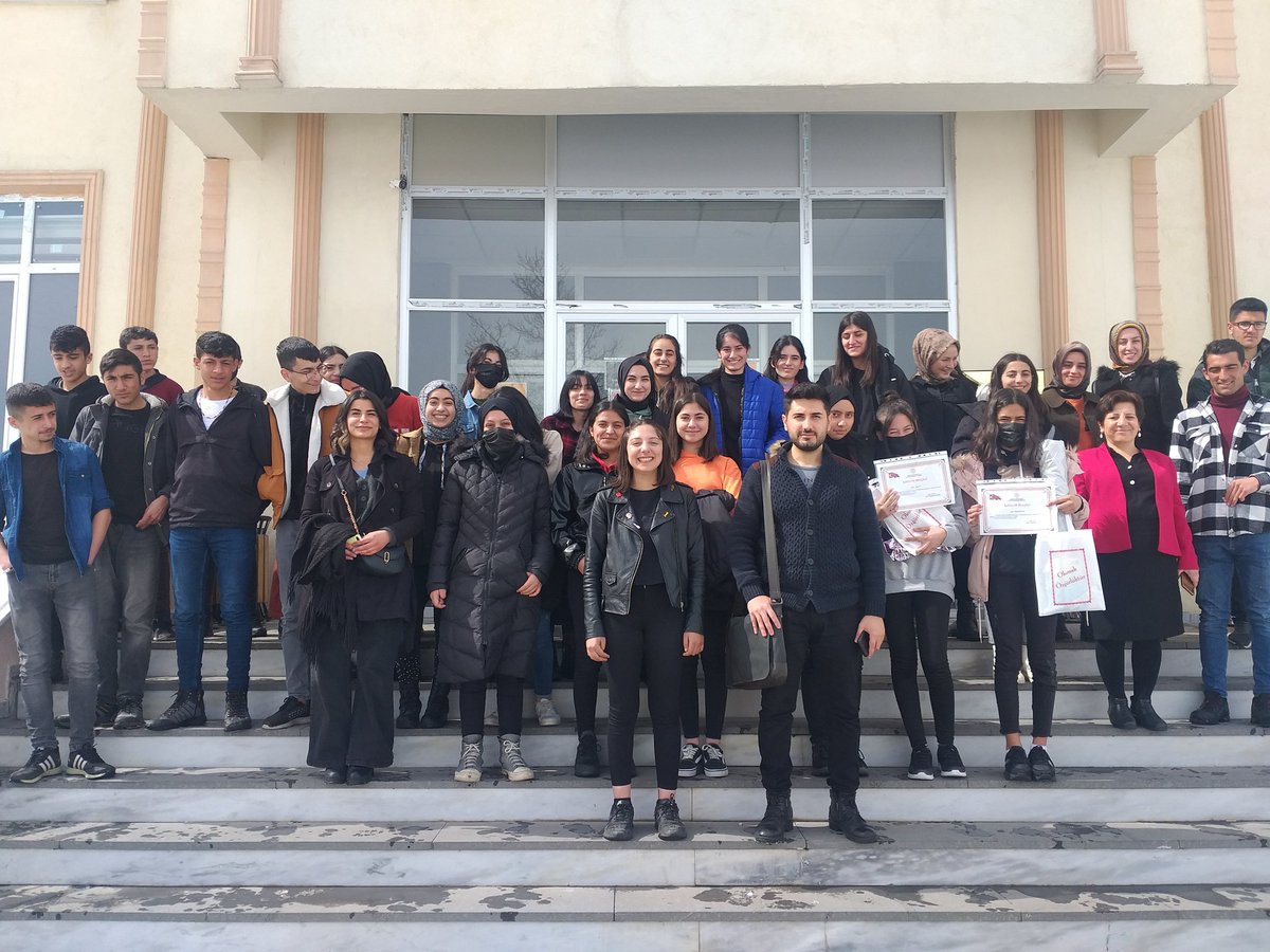 58.Kütüphane Haftası kapsamında Karlıova Liseler arasi " Hayalimdeki Kütüphane" adlı  Resim Yarışması etkinliğini  gerçekleştirdik. Hocalarımıza  ve öğrencilere katılımlarından  dolayı teşekkür ederiz. <a href="/AhmetMisbah/">Ahmet Misbah Demircan</a> <a href="/KTBKYGM/">KYGM</a> <a href="/OdabasAli/">Ali Odabaş</a> <a href="/bingolkultur/">Bingöl İl Kültür ve Turizm Müdürlüğü</a> @karliova_resmi