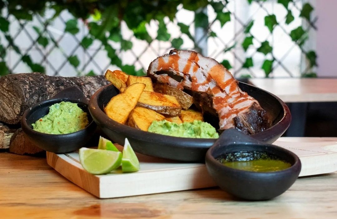 SenorChicharron's tweet photo. Amigos!!! Abrimos nuestro primer local es BOGOTÁ y estamos muy felices de que nos visiten y se enamoren de este lugar como lo hicimos nosotros
📍Carrera 14 # 83-65
☎️3046089091

Síguenos en IG Señor Chicharrón
#TwitterHazTuMagia 🙏 RT 🔁 

Gracias por el apoyo a los emprendedores https://t.co/awhGrlsKFm