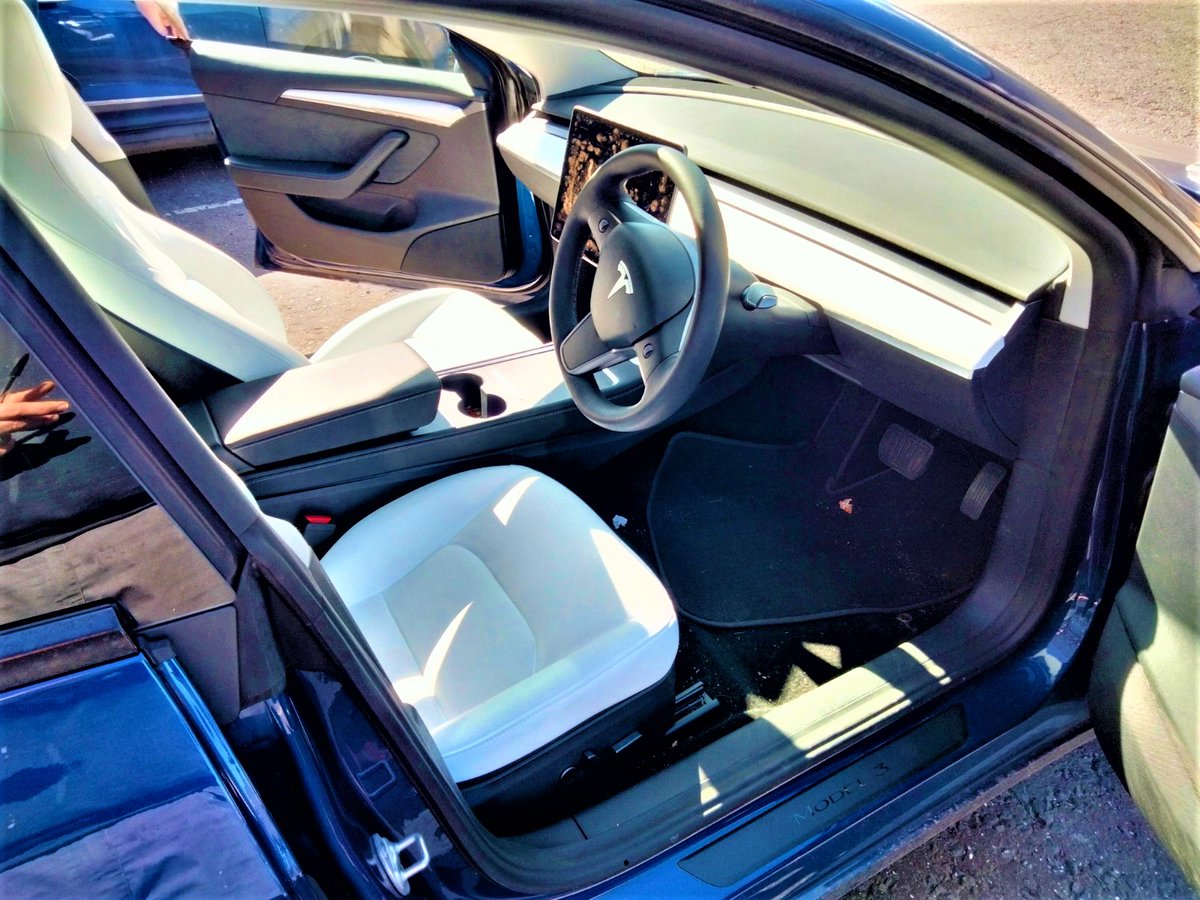 Nice Tesla 3 repaired and ready for a clean