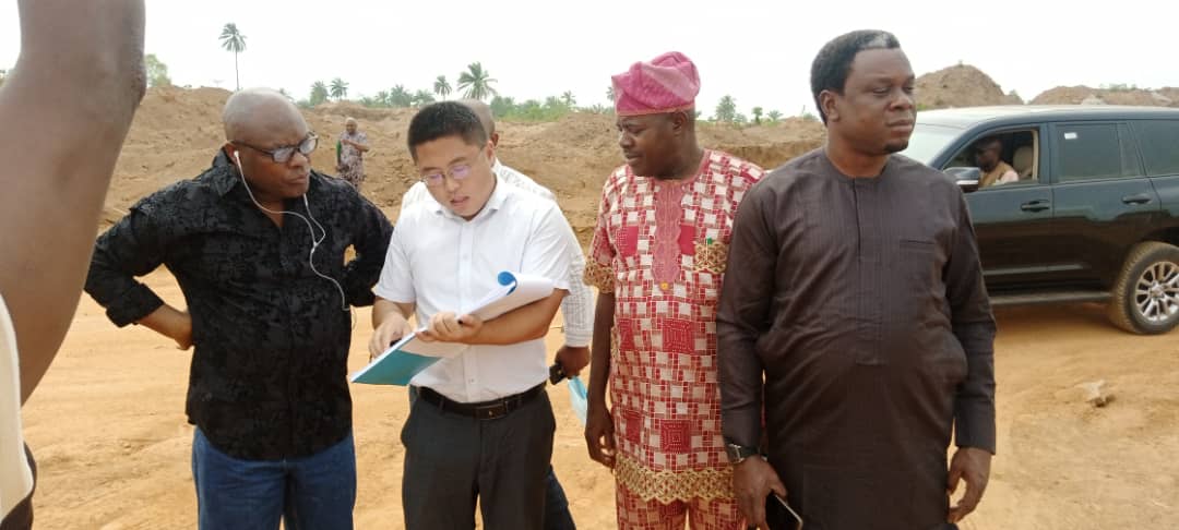 House Cmt on Works & Transpt, Rt. Hon. Hakeem Jamiu, Site Engr, Simon, Hon.Aribisogan and Hon. Akindele, visited the Ekiti Int'l Cargo Airport on Wed, Mar 23rd, 2022. Construction of runway& aprons ongoing. Contractor assured he will deliver by the end of August, 2022.