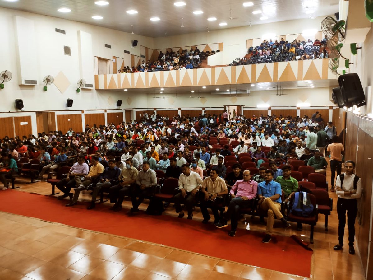ggv_smc's tweet photo. GGV VC Prof. Alok Kumar Chakrawal , Registrar, Deans , Heads , Faculty Members and students attended the #PPC2022 .
GGV made arrangement in 4 places for the live telecast of program.
@EduMinOfIndia 
@ugc_india 
#ExamWarriors https://t.co/TXspLcDuj5