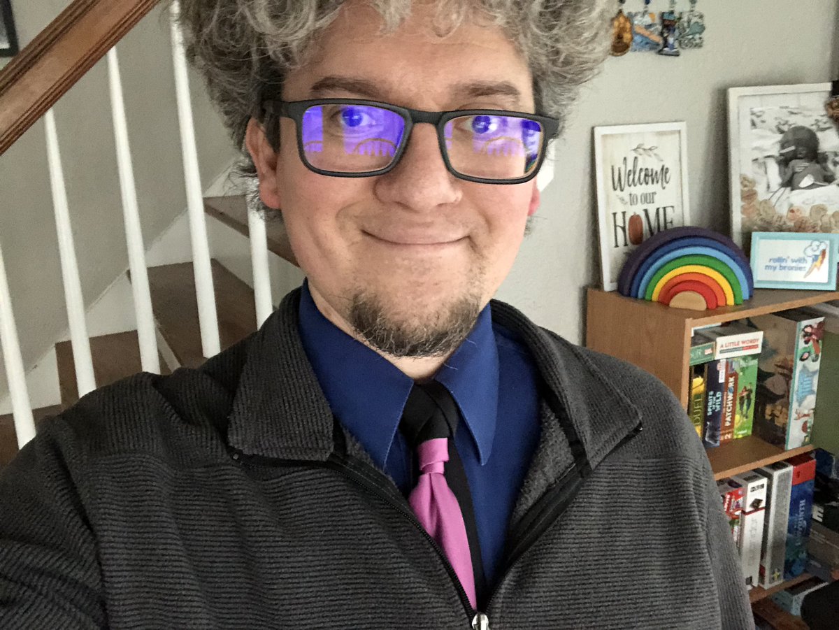 alextvalencic's tweet photo. I meant to share this yesterday. This is the #CosmoKnot but I chose it for the two-toned tie. It starts one way but ends another. How often does that happen in school? Do we celebrate it or hate it? Why? #KnottyThursday https://t.co/uTjee8iwPO