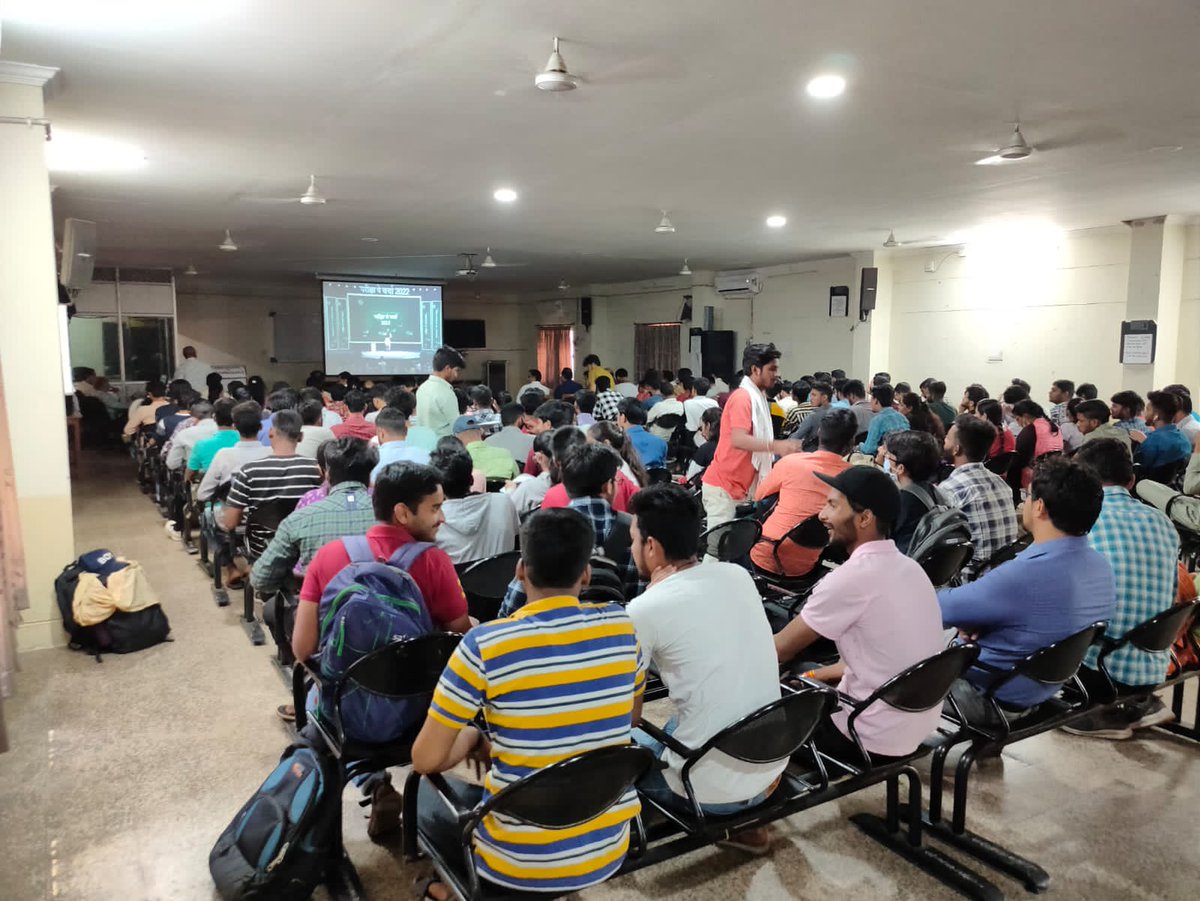 ggv_smc's tweet photo. GGV VC Prof. Alok Kumar Chakrawal , Registrar, Deans , Heads , Faculty Members and students attended the #PPC2022 .
GGV made arrangement in 4 places for the live telecast of program.
@EduMinOfIndia 
@ugc_india 
#ExamWarriors https://t.co/TXspLcDuj5