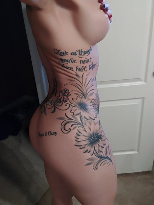 Have a awesome Friday everyone ! Follow my other account as well @Calliewilcox88 ❤️💋 https://t.co/ci