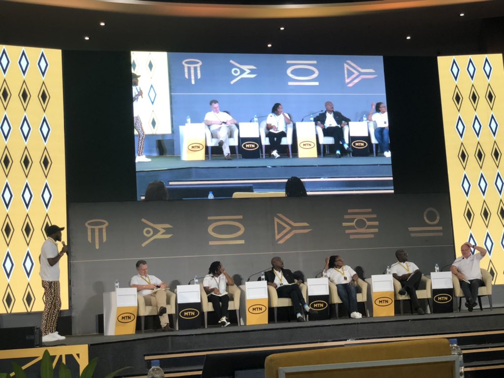vikashbarath's tweet photo. @mkngambi @Yolandacuba and the Executive Leadership of SEA on 1 powerful platform #MTNSEAConference #VisitRwanda #TheGathering https://t.co/tquq0G6UxT