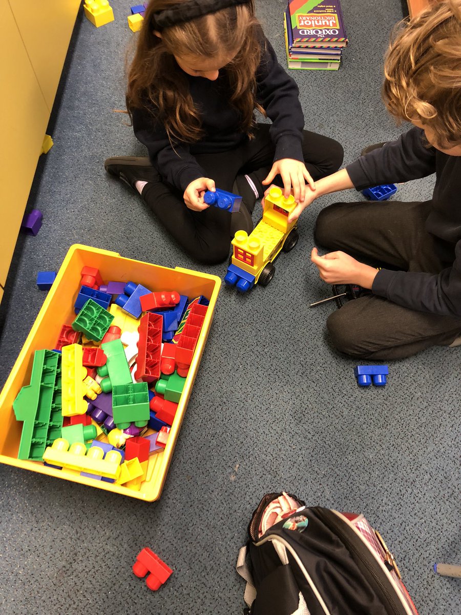 Mrs_Loves_Class's tweet photo. P3 loving Easter #LVPSDigiDay lots of fantastic communication and problem solving in our Digital and STEM activities @livivillagePS @wldigilearn https://t.co/el2XT2UUAR