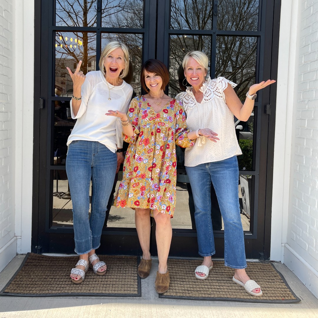 All_Inspired_A's tweet image. Just some gals having fun and looking stylish!💕

#Tops
1. 🔍 bit.ly/3utC9gf
2. 🔍 bit.ly/3D9iq9F
3. 🔍 bit.ly/3tcGAg4

#spring #funenvironment #ootd #summer #warmweather #girlfriends #allinspired #downtownalpharetta