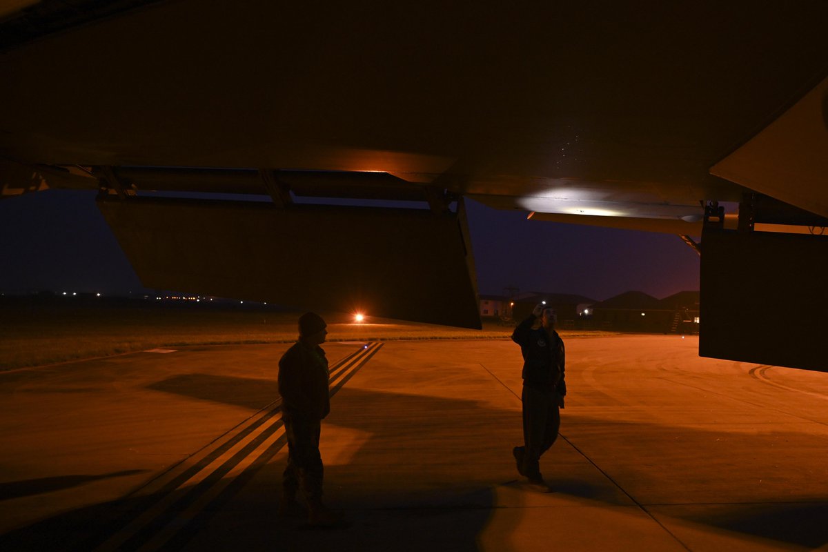 #100ARW aircrew refueled an E-8C Joint STARS aircraft over Poland recently. Business as usual for the #Airmen of the #bloodyhundredth! ✈️💪🌍