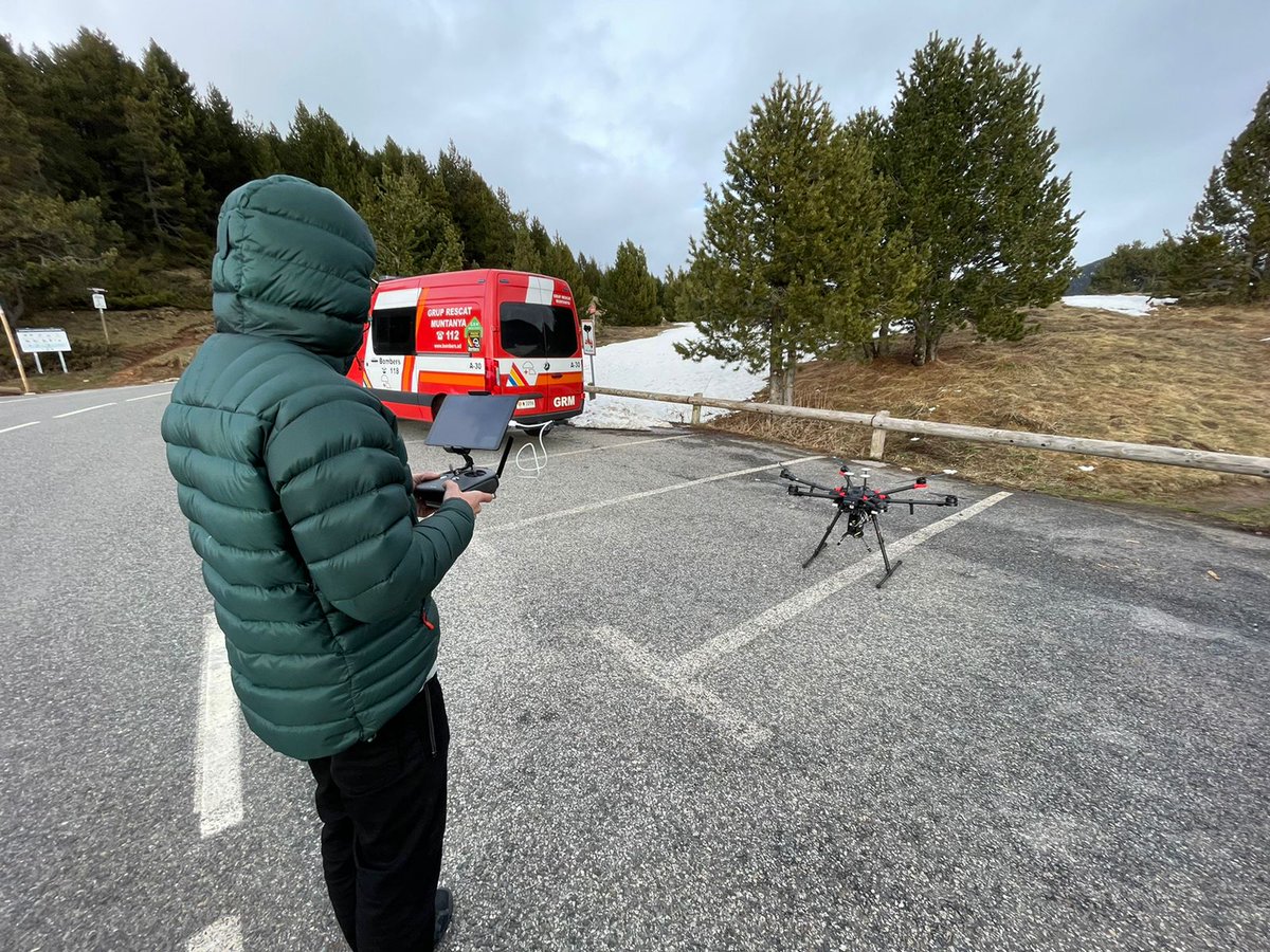 Andorra_RI's tweet photo. Durant aquesta setmana, conjuntament amb @BombersAndorra s’ha fet una prova de 📍 geolocalització de víctimes amb l’ajuda d’un dispositiu @LifeseekerSAR embarcat dins un dron del Drone Lab. https://t.co/8TwrvKpkrf