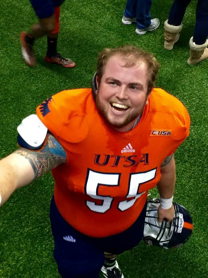 billy_leonard79's tweet photo. @CoachLeonardTX Thanks to my olineman @CoachLeonardTX That young man absolutely loves him some football! https://t.co/nur5Z9Fbiy