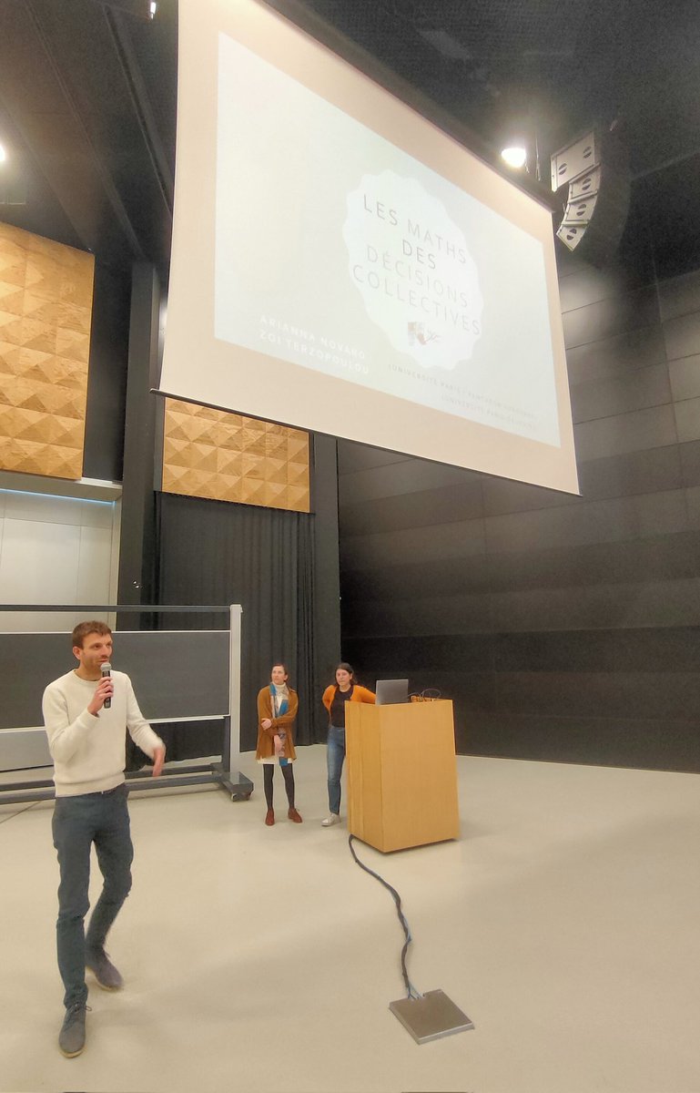 Le congrès #MathEnJean Île de France est ouvert 💚!

Ce matin les élèves ont présenté leurs travaux mathématiques menés toute l'année avec leur enseignant et une chercheuse ou un chercheur.

Place à la conférence de Mmes Novaro et Terzopoulou sur les décisions collectives 👍🏼 !