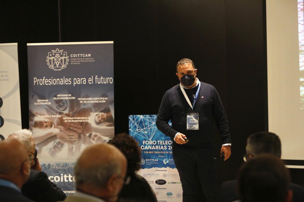 aciticstweet's tweet photo. Intervención para el II FORO TELECOS CANARIAS. 
David Zamora Rodríguez y Rubén de la Rosa Hernández
Experiencias de despliegue y uso práctico de la fibra óptica
Proyectos y experiencias de Telecomunicaciones
#ForoTelecosCanarias
#somostelecos https://t.co/jyO9uYzmQ4