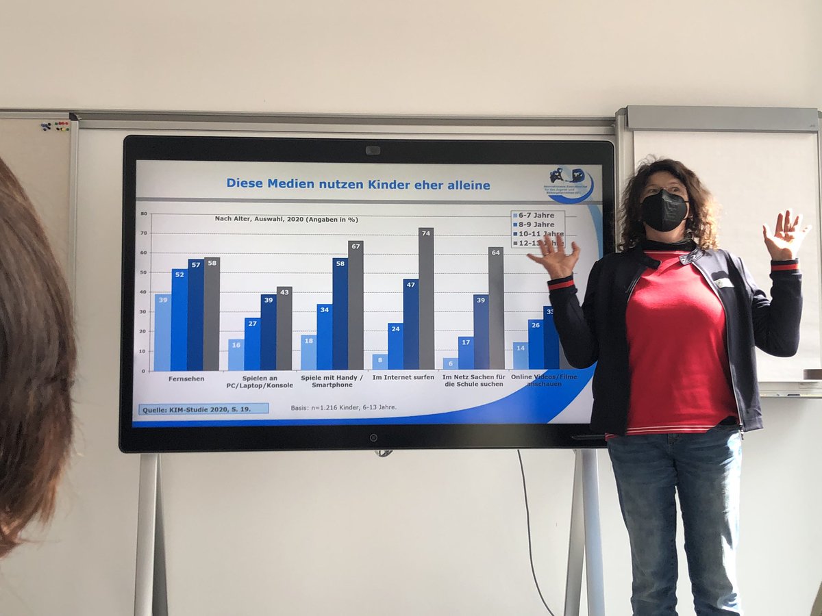 julianevrb's tweet photo. Medienkompetenz für die *ganz* Kleinen - ja, das geht! Wichtige Projekte von @TU_Dortmund &amp; @SWRAktuellBW bei #jms22 @GoetzMaya @christi_gallo https://t.co/bZPipO5hyF
