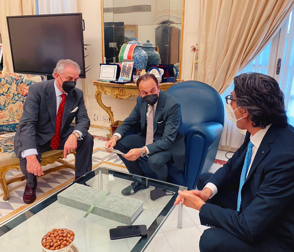 Alberto_Cirio's tweet photo. #EmergenzaIdrica ed iniziative concrete in difesa dell’agricoltura piemontese. Questo il contenuto del mio incontro con Vittorio Viora presidente della sezione piemontese #ANBI con cui continuiamo a lavorare per proteggere ciò che entrambi #amiamo di più: il nostro #Piemonte. https://t.co/iJPPyuBGvZ