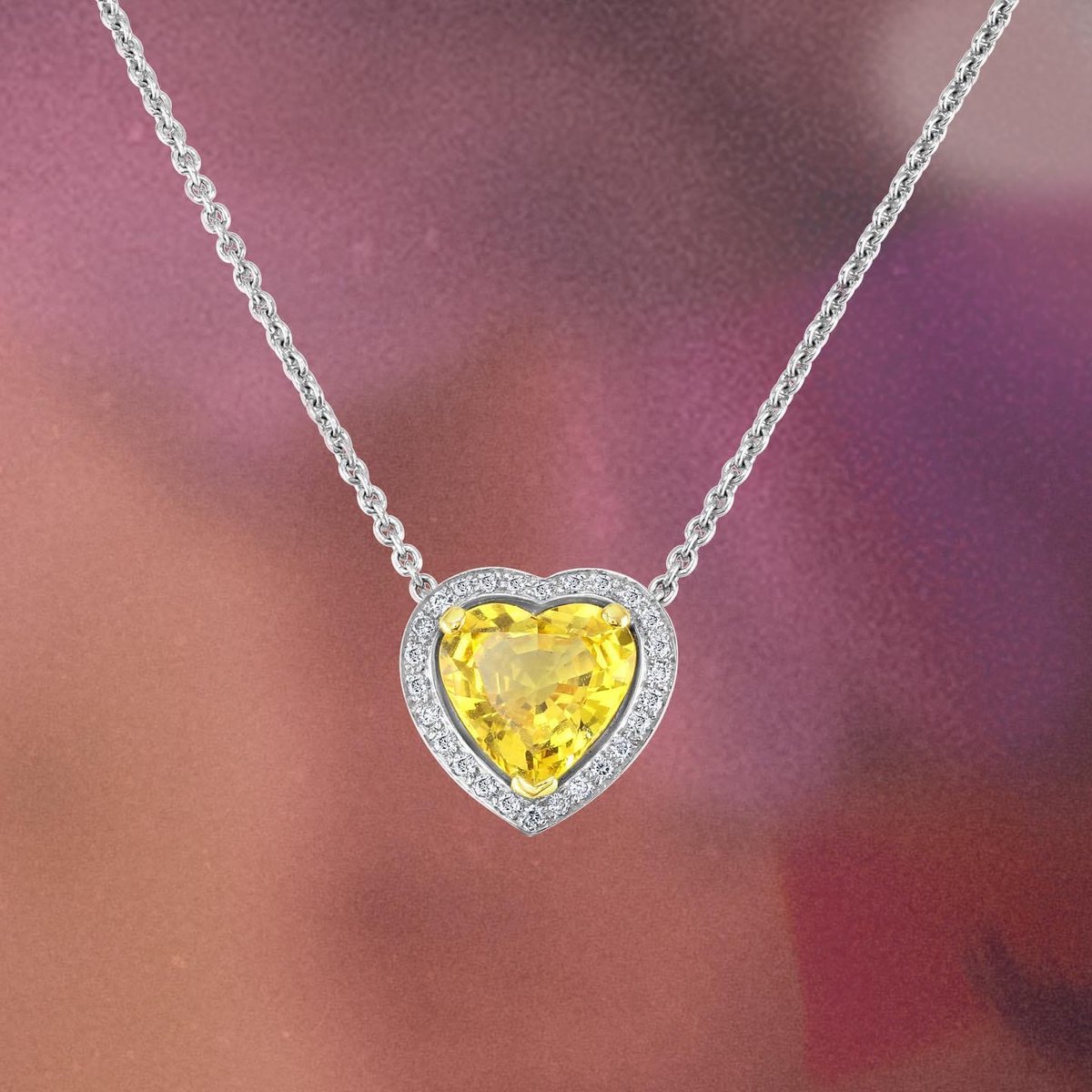 MandCoJewellers's tweet photo. Hello sunshine! Getting pretty this afternoon with a sparkling yellow sapphire and diamond heart necklace. 💕
Call us on 01242 522821.
#sapphires #love #springjewellery https://t.co/9W3URLTj8c