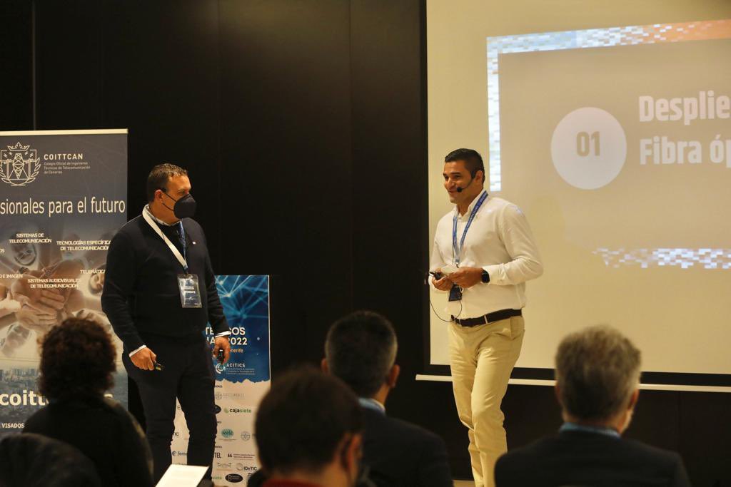 COITTCAN's tweet photo. #coittcan Intervención para el II FORO TELECOS CANARIAS. 
David Zamora Rodríguez y Rubén de la Rosa Hernández
Experiencias de despliegue y uso práctico de la fibra óptica
Proyectos y experiencias de Telecomunicaciones
#ForoTelecosCanarias
#somostelecos https://t.co/VxNfvvo1k1
