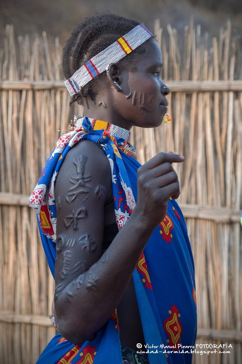 ciudad_dormida's tweet photo. LAS ESCARIFICACIONES DE LA TRIBU LARIM Sin duda alguna, la etnia con las escarificaciones más bellas de África. #larimtribe #boyatribe #scarifications #boyamountains #SouthSudan 🇸🇸 https://t.co/sEkcjsPsjy