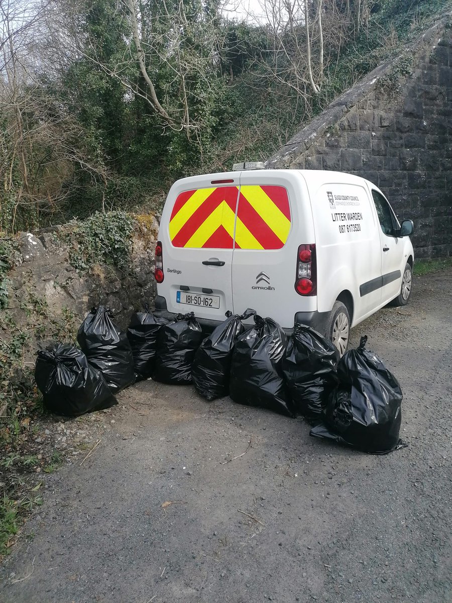 Marie_Casserly's tweet photo. Another ask that has been received! 
This mess was reported on Wednesday and all gathered up this morning, now that's fantastic! Well done to the Litter Warden @sligococo - this area will continue to be monitored 👌#sligo #leavenotrace #keepsligoclean https://t.co/BKOHoiT9uG