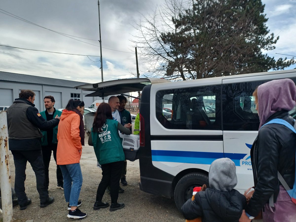 Apenas llegan refugiados hoy por la frontera de Rumanía. Pero los que llegan se quedan sorprendidos de la cantidad de voluntarios que hay y la ayuda que reciben.<a href="/OngRemar/">Remar ONG</a> #WeStandWithUkraine