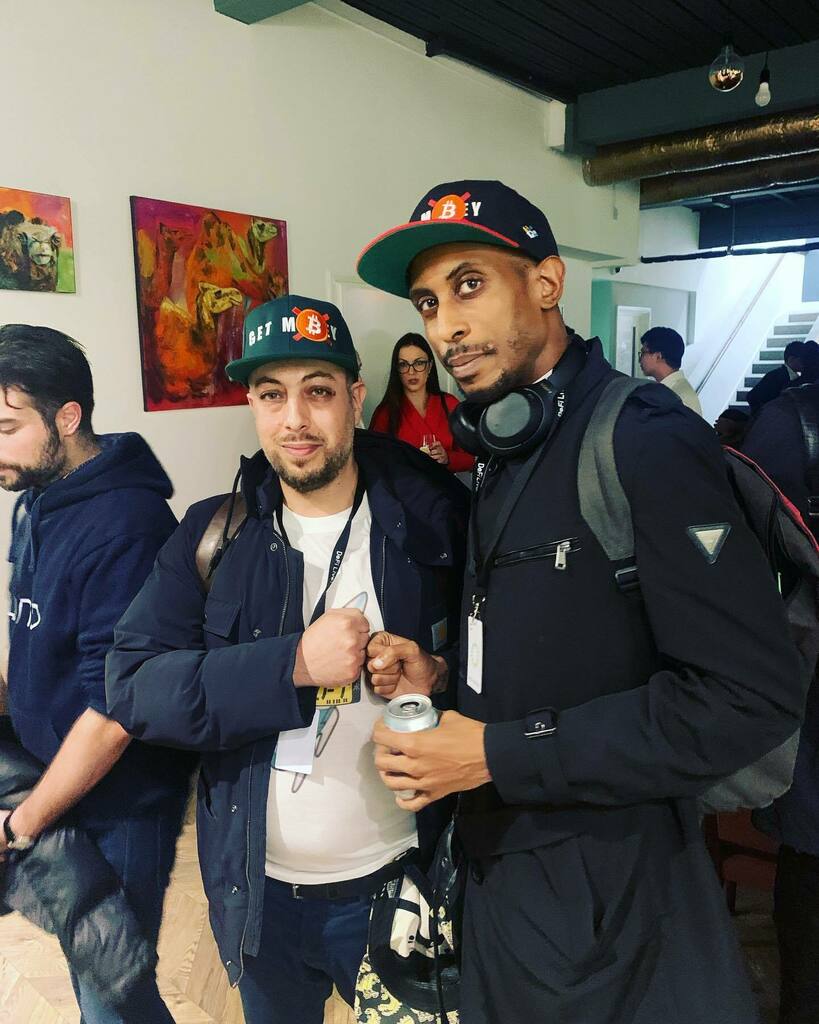 NFTClothingClub's tweet photo. ‘The message IS the money’ - MF

#bitcoin #stx #nftsonbitcoin #fashion #getbitcoin #safuyield #defilive21 https://t.co/IRc5TbyISQ https://t.co/G6w9qmnldP