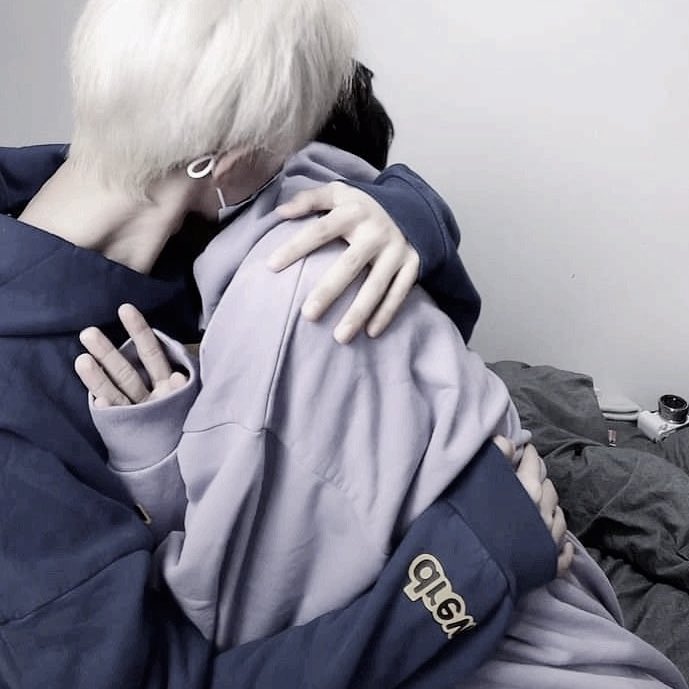 FLYTOXlC's tweet photo. ⠀⠀⠀— happy 1st month for us! 🤍
i love you to the moon and back. 🌙 https://t.co/gLg6tUb86J