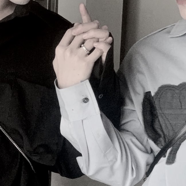 FLYTOXlC's tweet photo. ⠀⠀⠀— happy 1st month for us! 🤍
i love you to the moon and back. 🌙 https://t.co/gLg6tUb86J