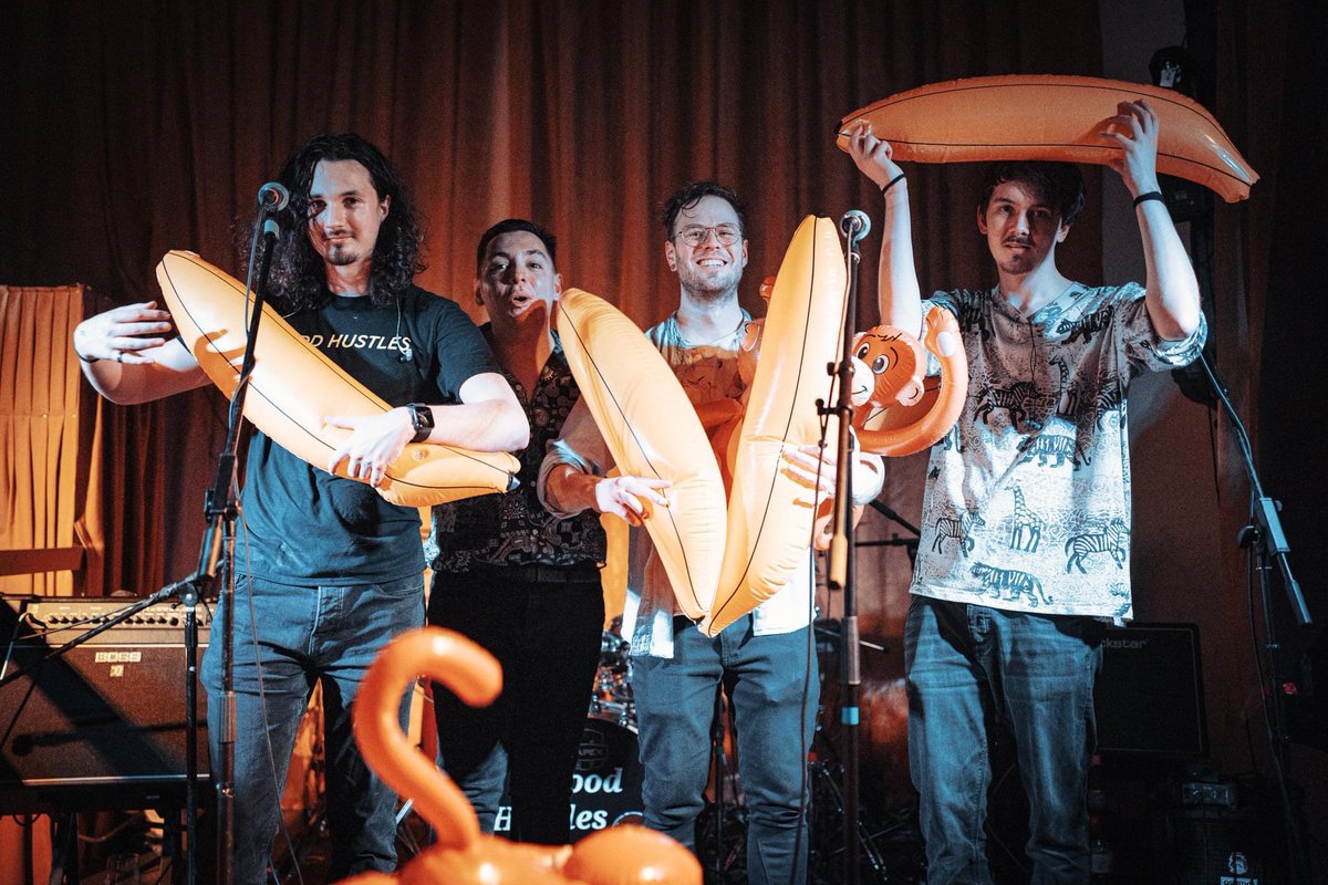 Watch us being idiots on tour!

youtu.be/RKH13tvWaFM

📸 <a href="/jadekvowles/">𝕁𝕒𝕕𝕖</a>