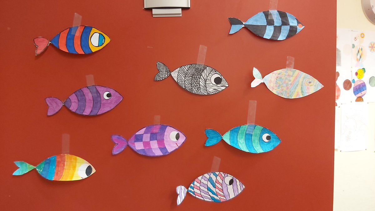 Odrey63's tweet photo. Les poissons "géométriques" des élèves de 6e4 du @CollegeWeyer https://t.co/t65MKpGVzK
