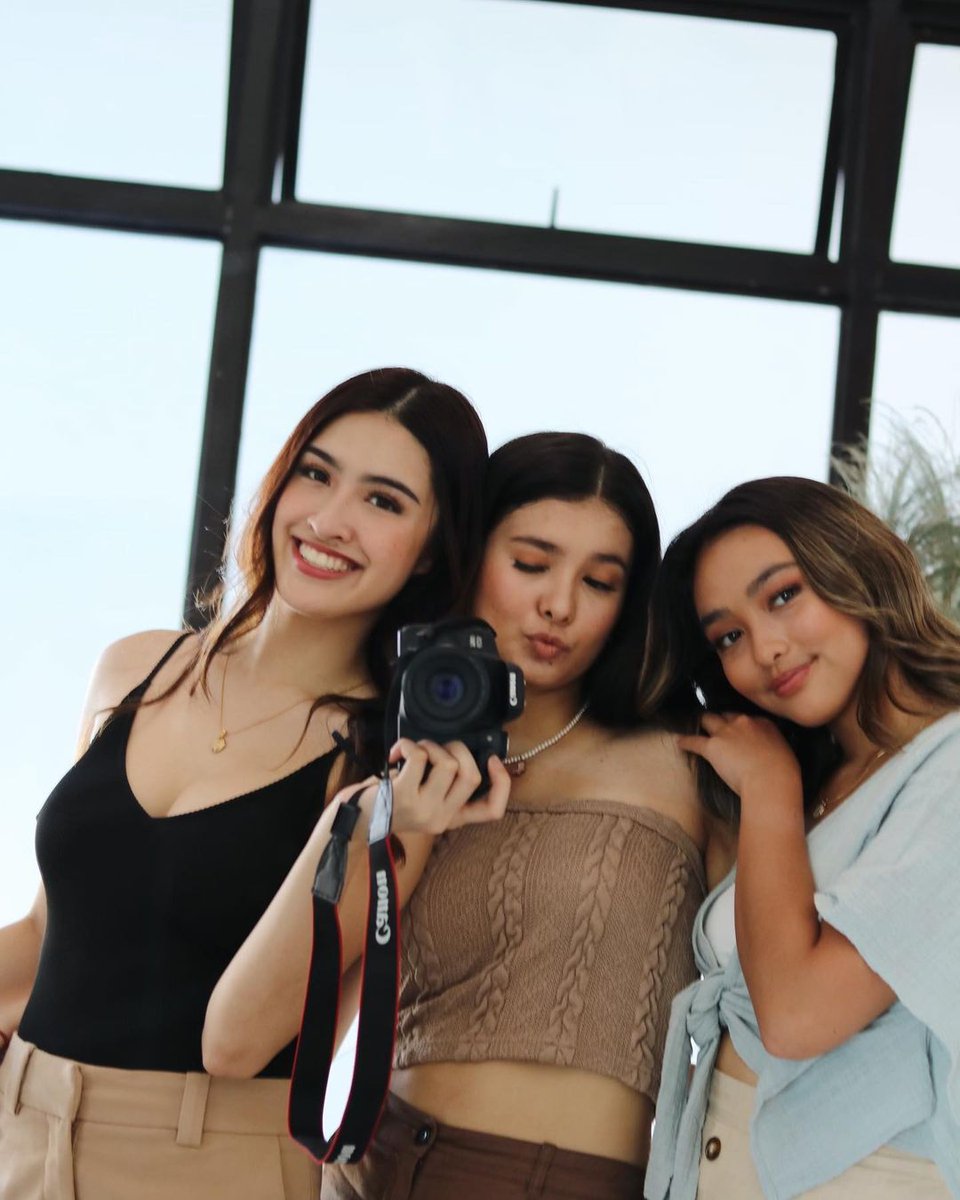 APAKAN NIYO KO 
 
SAMxANJI UMIIBIG PA RIN MV
#UmiibigPaRinSamCruz